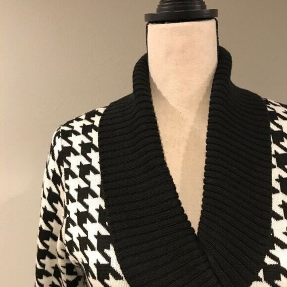 Calvin Klein long sleeve v-neck houndstooth print Sweater Dress - Picture 2 of 14
